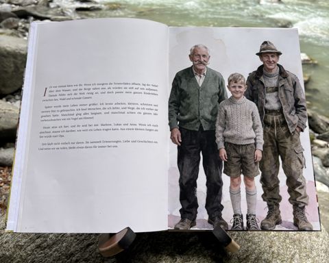 Das gedruckte Buch „Wer ist Opa?“ am Fluss: Aufgeschlagen, Doppelseite 2